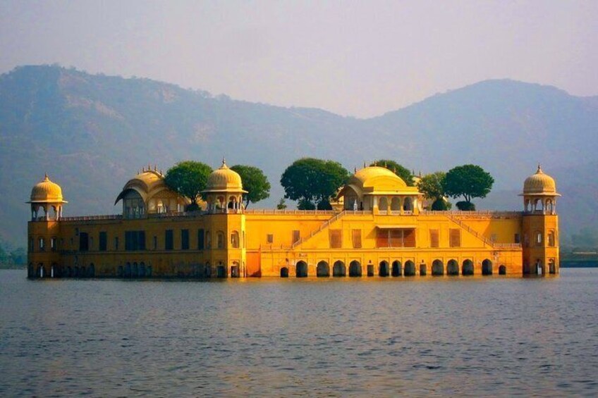 6 Days Delhi Agra Jaipur & Udaipur Tour{Golden Triangle tour with Udaipur}