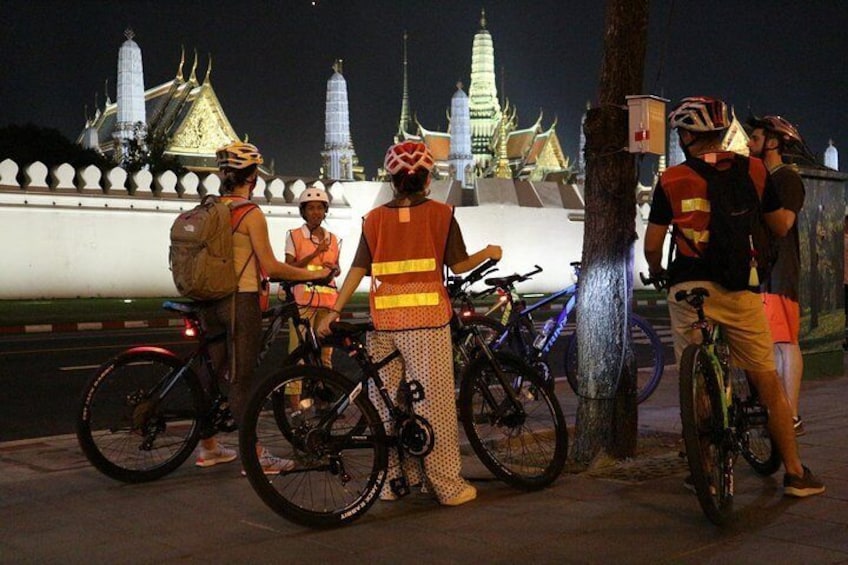 Bike Bangkok at Night with Thai Dinner