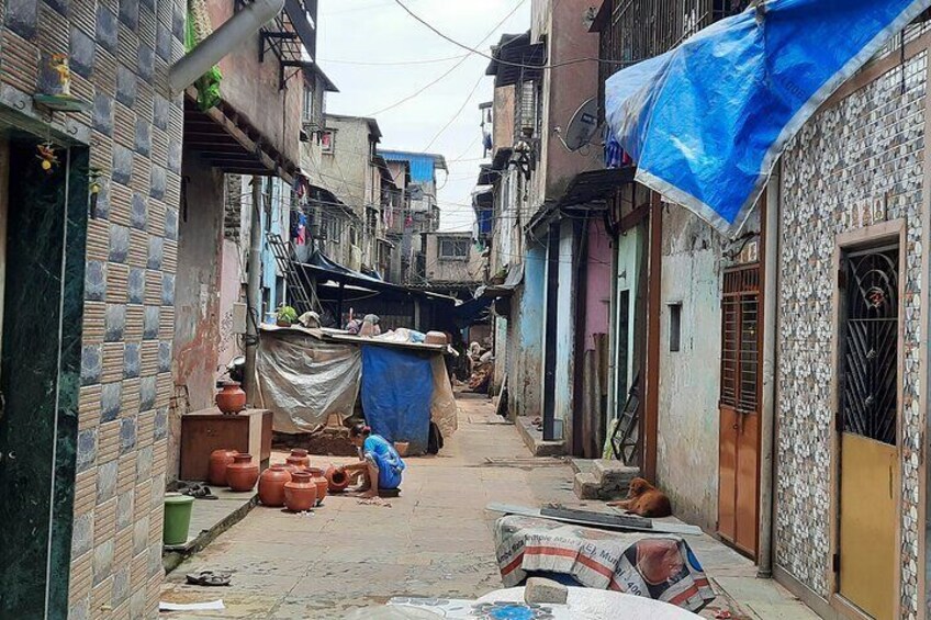 Small Group Dharavi Slum Tour With Pottery activitie MUMBAI