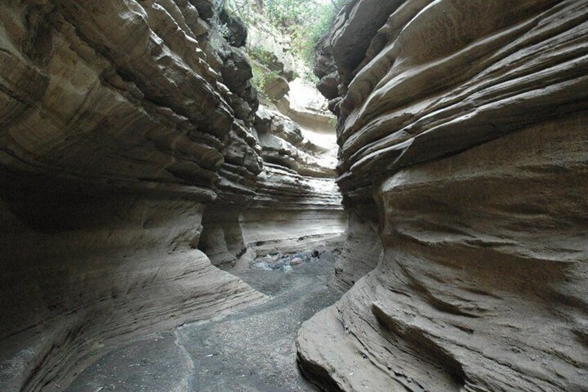 inside the gorge in hells gate