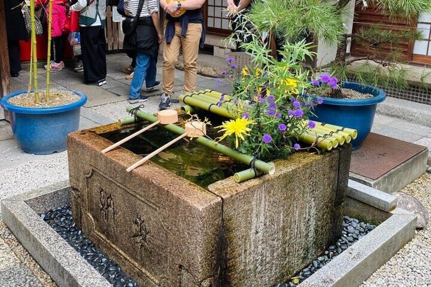 Nishiki Market Walking Food Tour with Local guide