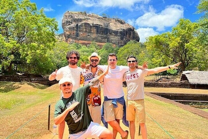 Från Colombo: Dagstur och safari i Sigiriya och Dambulla