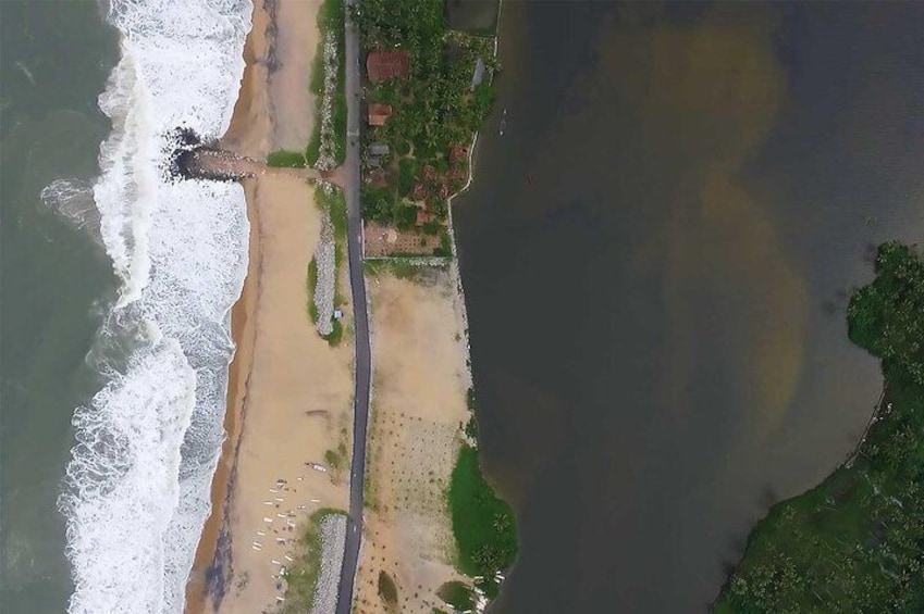Arabian Sea and Paravur Lake separated by a long strip of sandbar where Syzygy is located.