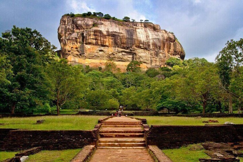 Private Day Trip To Sigiriya Rock and Dambulla Cave From Colombo