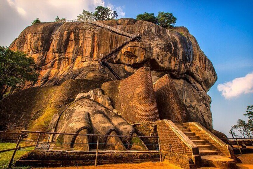 Private Day Trip To Sigiriya Rock and Dambulla Cave From Colombo