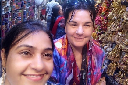 Private Customised Delhi Shopping Tour with Female Consultant