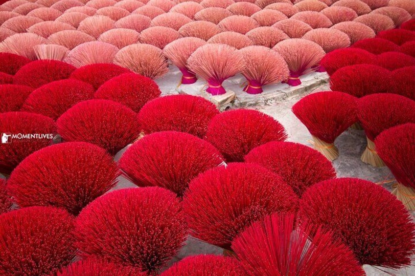 The incense sticks - Hanoi photography tours with Momentlives