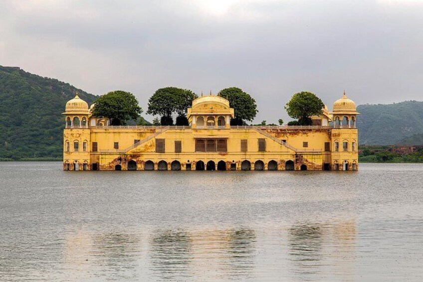 5 Days Luxury Golden Triangle Tour : Delhi Agra Jaipur Tour 5 Days Luxury Golden Triangle Tour : Delhi Agra Jaipur Tour