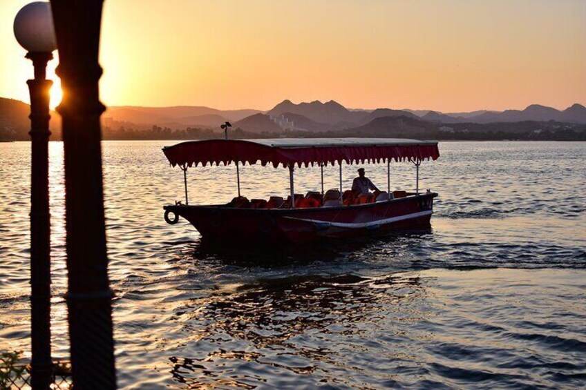 Guided Night Walking Tour in Udaipur - Explore the best nightlife with a local