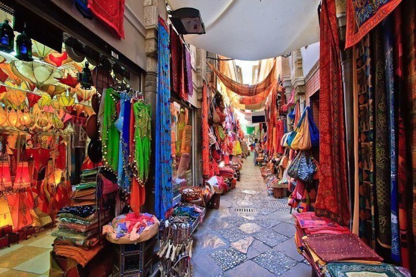 Magical Markets Tour in Mumbai with a local