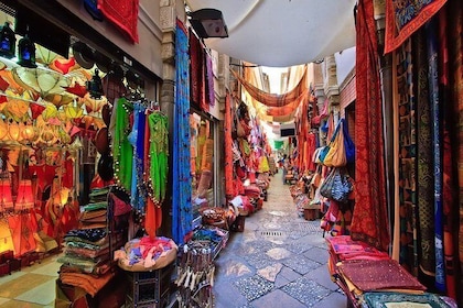 Magical Markets Tour in Mumbai with a local