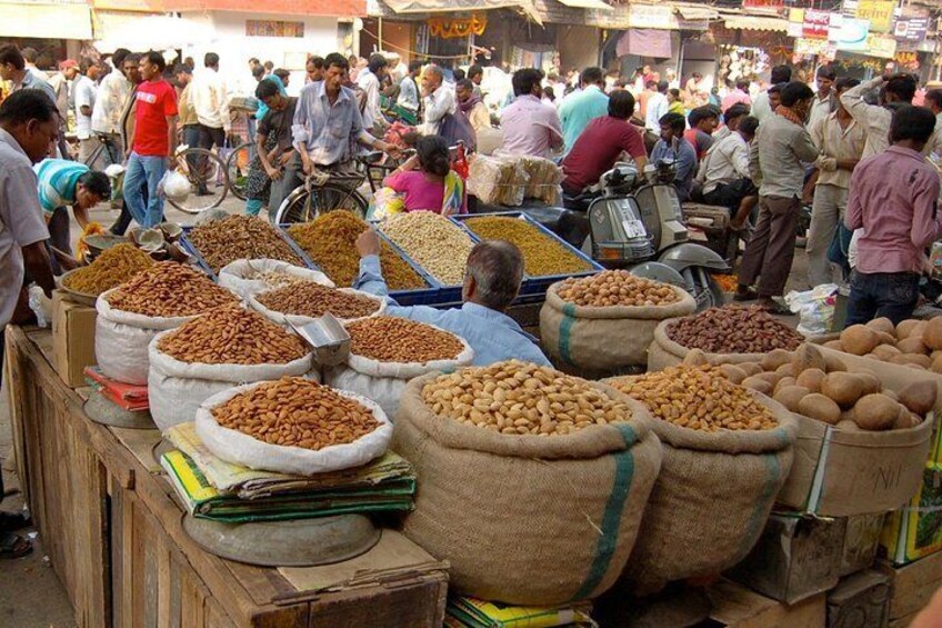 Magical Markets Tour in Mumbai with a local - Explore the coolest markets
