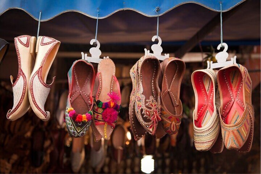 Magical Markets Tour in Mumbai with a local