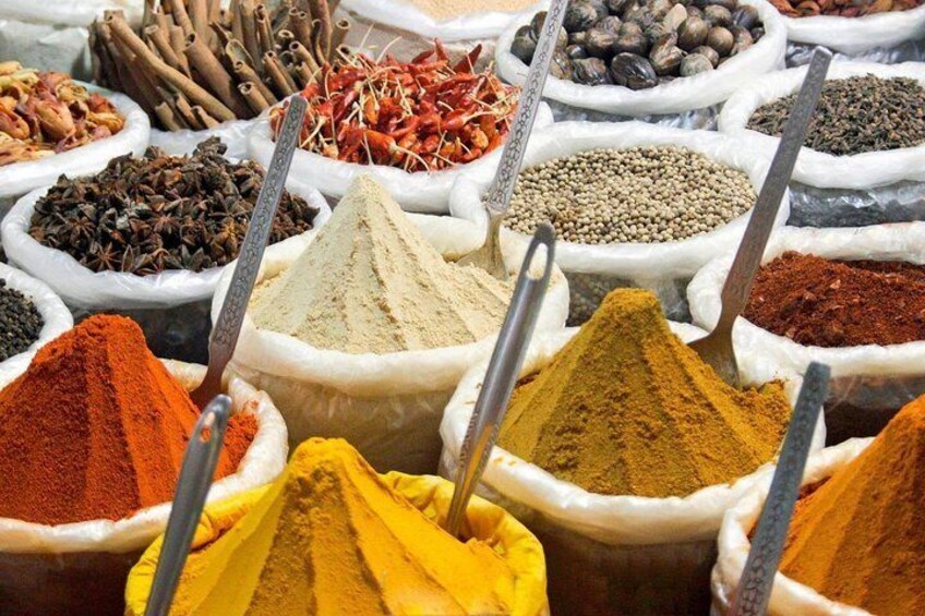 Magical Markets Tour in Mumbai with a local - Explore the coolest markets