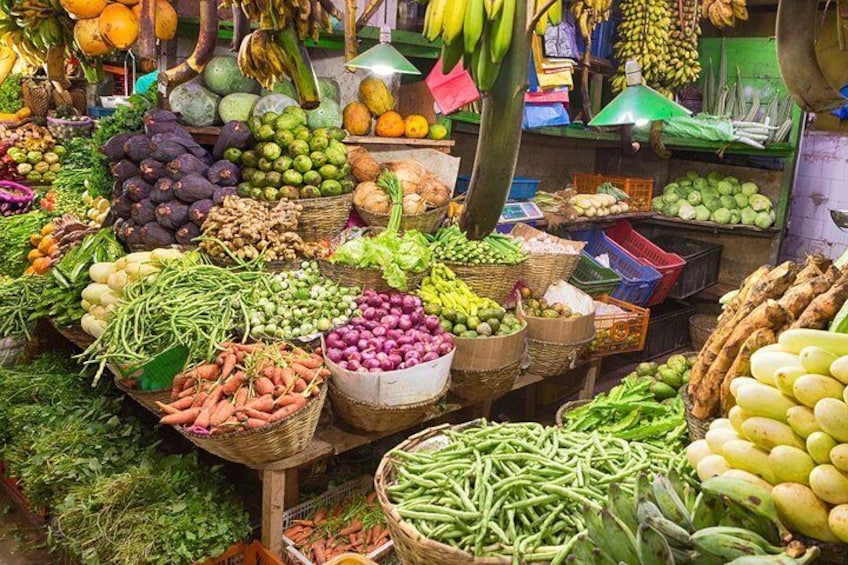 Local Market Tour & Cooking Demonstration with Lunch 