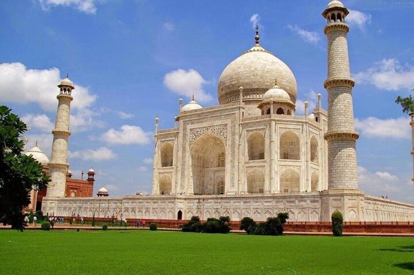 Skip The Line: Taj Mahal & Agra Tour from Jaipur With Lunch & Entry (Optional)
