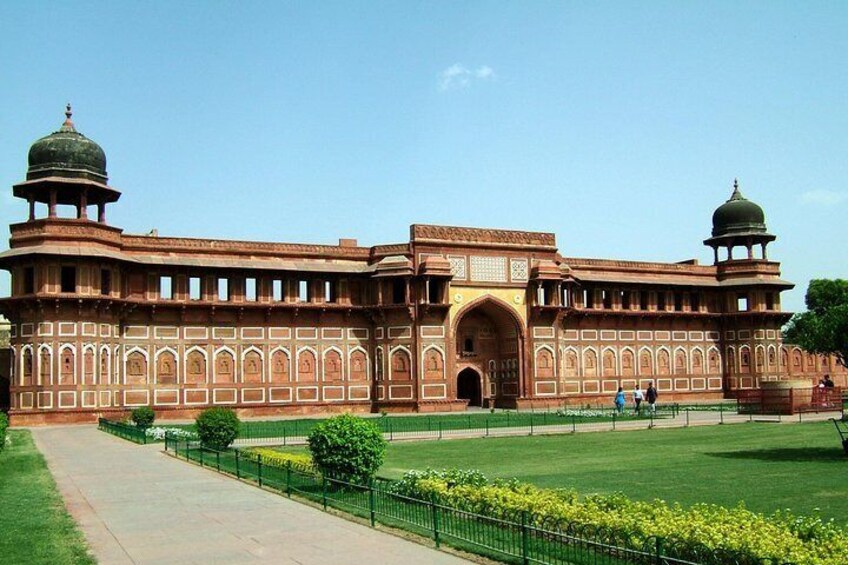 Skip The Line: Taj Mahal & Agra Tour from Jaipur With Lunch & Entry (Optional)