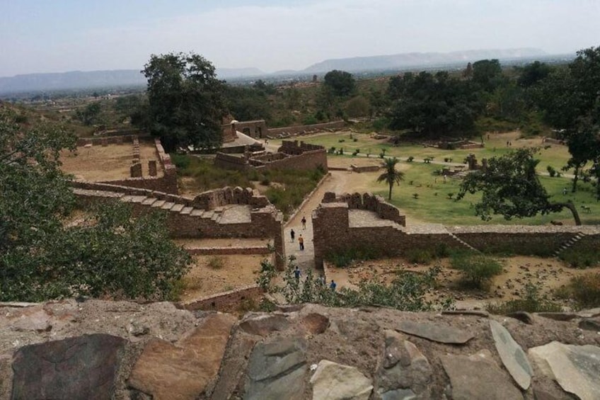 Guided Haunted Bhangarh Fort & Abhaneri Step Well's Tour With Dinner With Family