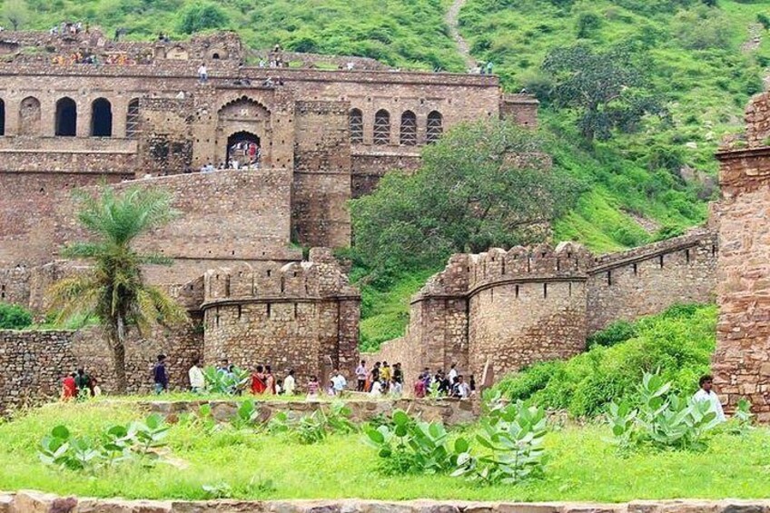 Guided Haunted Bhangarh Fort & Abhaneri Step Well's Tour With Dinner With Family