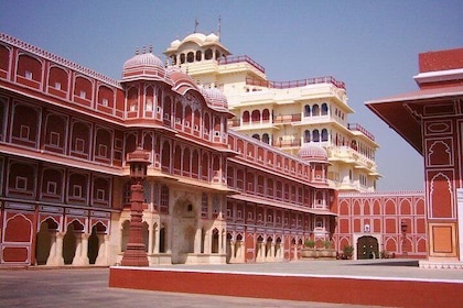 Skip The Line: Guided Jaipur Sightseeing Tour With Lunch & Entry Fee (Optio...