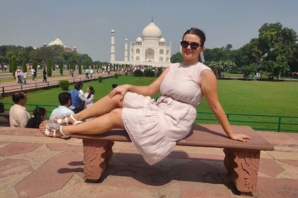 All-inclusive Private Taj Mahal Day Tour with Fort