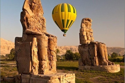Paseo en globo aerostático VIP al amanecer en Luxor