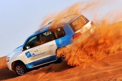 Abu Dhabi: 7-timers ørkensafari med grill, kameltur og sandboarding