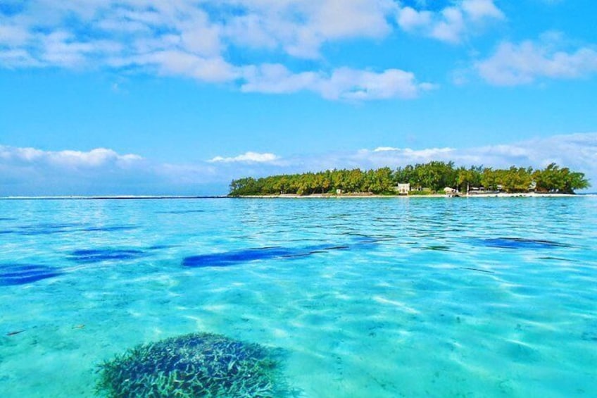 Blue Bay Near Ile Aux Aigrettes