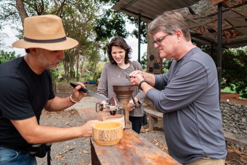 Day Trip Meet Howler Monkeys at Churute & Make Organic Chocolate