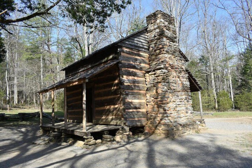 Cades Cove Sightseeing Bus Tour from Pigeon Forge