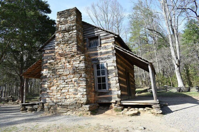 Cades Cove Sightseeing Bus Tour from Pigeon Forge