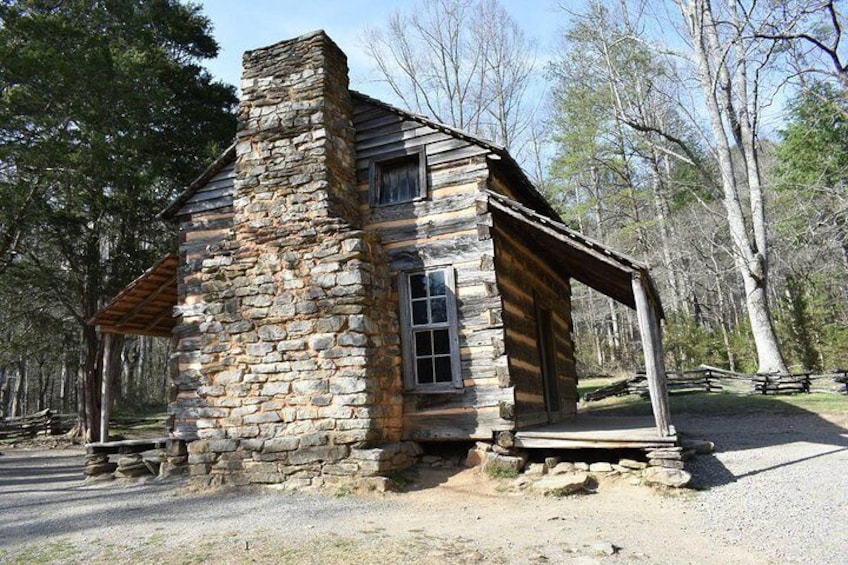 Cades Cove Sightseeing Bus Tour from Pigeon Forge