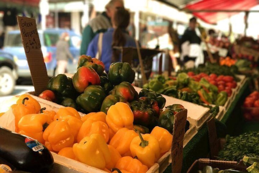 Shopping unique market finds + exclusive discount from our vendors!