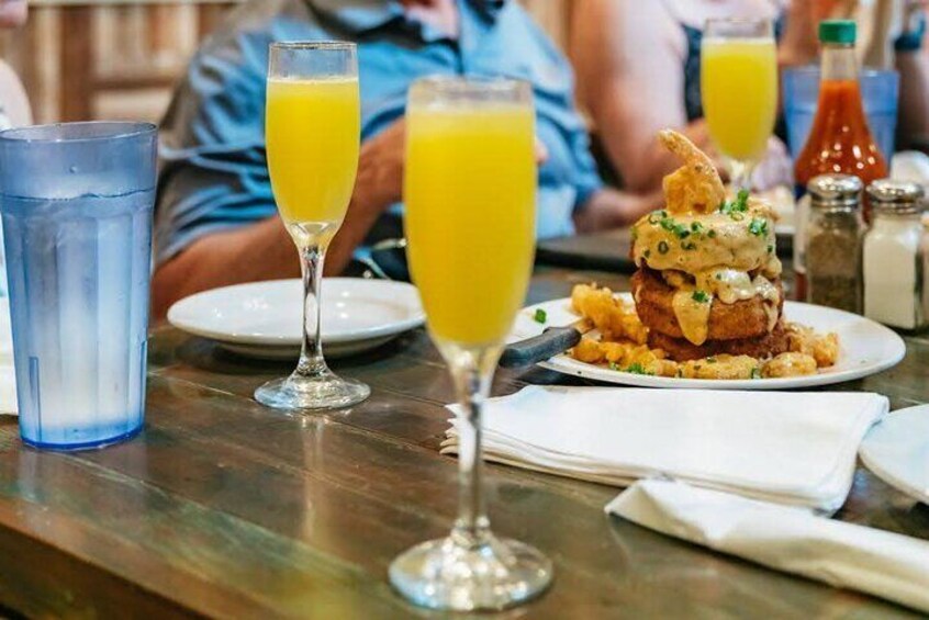 New Orleans Garden District Food, Drinks & History Walking Tour