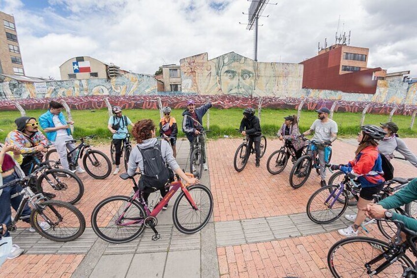 Bogotá Bike Tour with street art