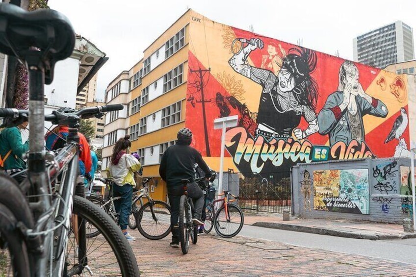 Bogotá Bike Tour with street art