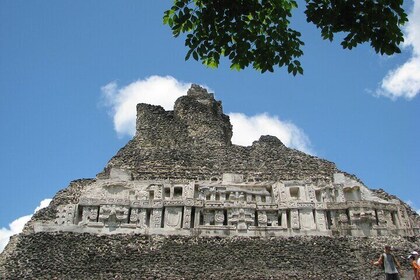 山地自行車冒險到伯利茲的 Xunantunich 瑪雅遺址