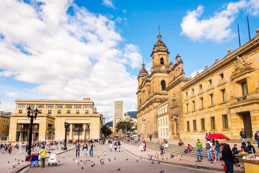 La Candelaria, Optional Monserrate and Optional Gold Museum Bogotá City Tour