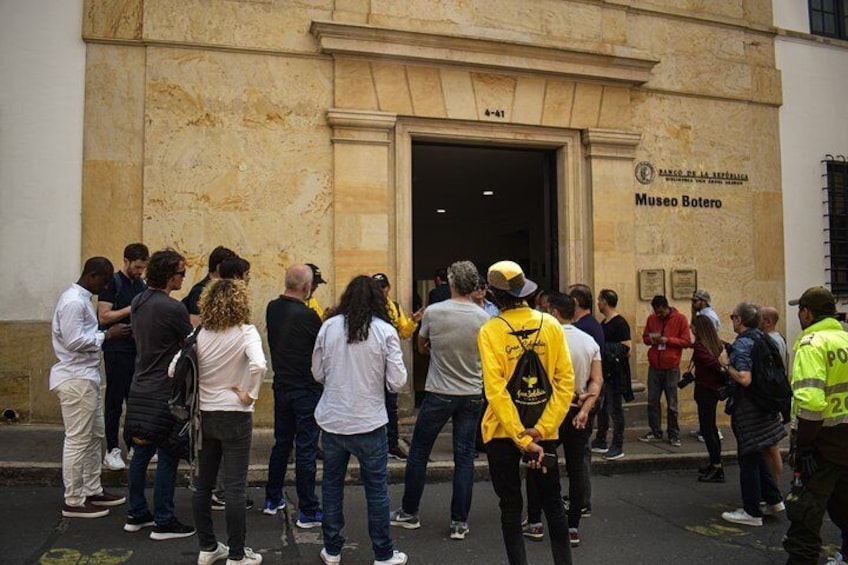 La Candelaria + Optional Monserrate + Optional Gold Museum Bogotá City Tour 5-7H