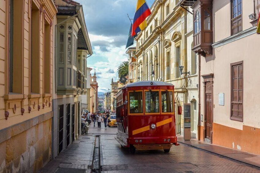 La Candelaria, Optional Monserrate and Optional Gold Museum Bogotá City Tour