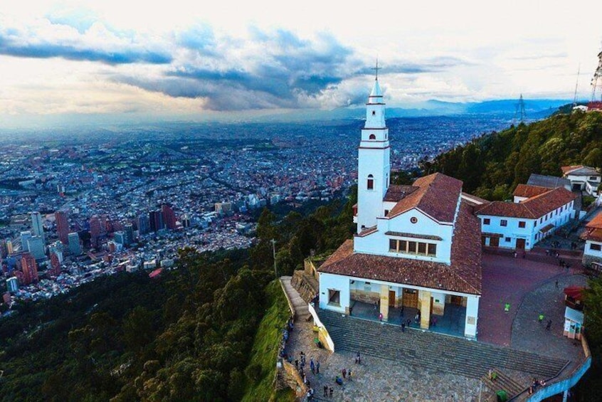 La Candelaria, Optional Monserrate and Optional Gold Museum Bogotá City Tour