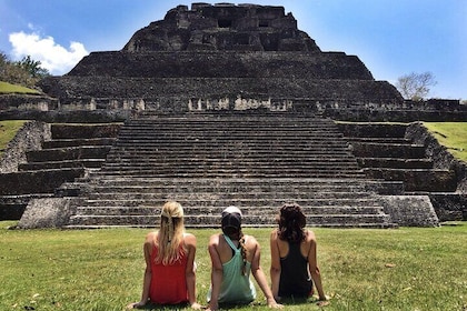 Xunantunich & Food Tour with local chocolate tasting experience