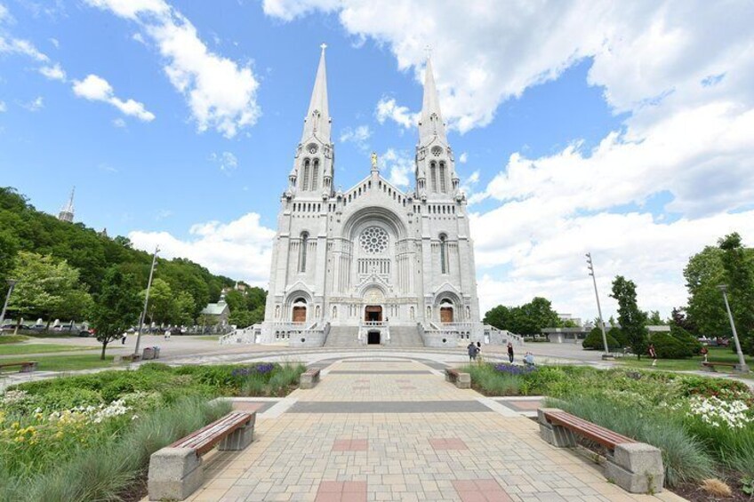 Half-Day Trip to Montmorency Falls and Ste-Anne-de-Beaupré from Quebec city