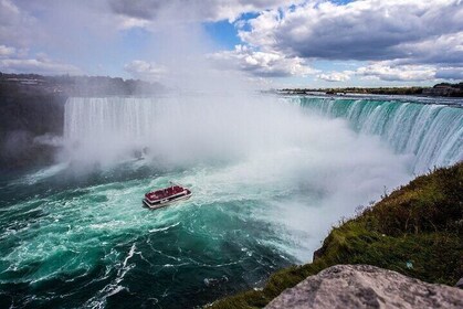 Niagara Falls Day Tour from Toronto including Attraction and winery stop