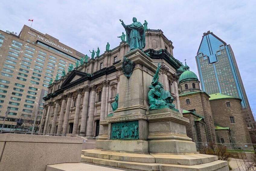 Montréal Downtown and Underground City Private Walking Tour