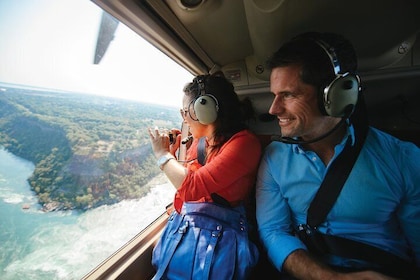 Vol en hélicoptère au-dessus des chutes du Niagara