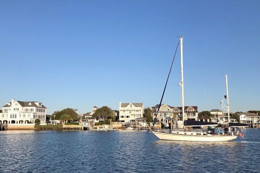 SV/Shamrock motors along South Harbor Island.