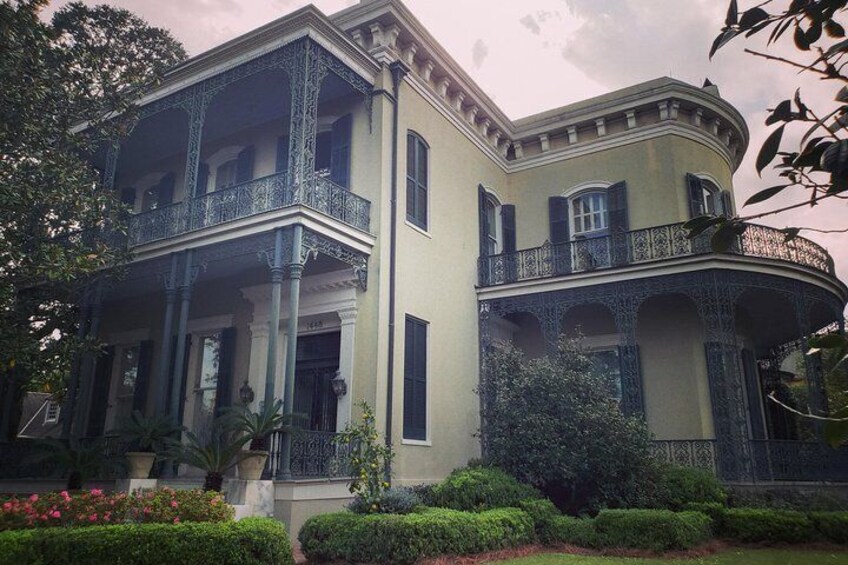 New Orleans Garden District Walking Tour Including Lafayette Cemetery No. 1