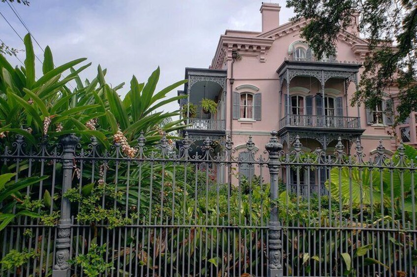 New Orleans Garden District Walking Tour Including Lafayette Cemetery No. 1