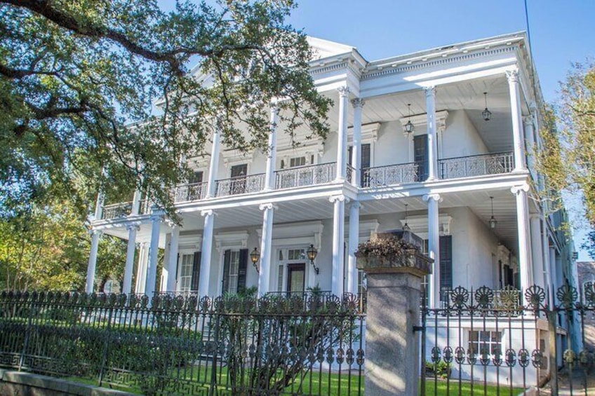 Large mansion in the historic GARDEN DISTRICT